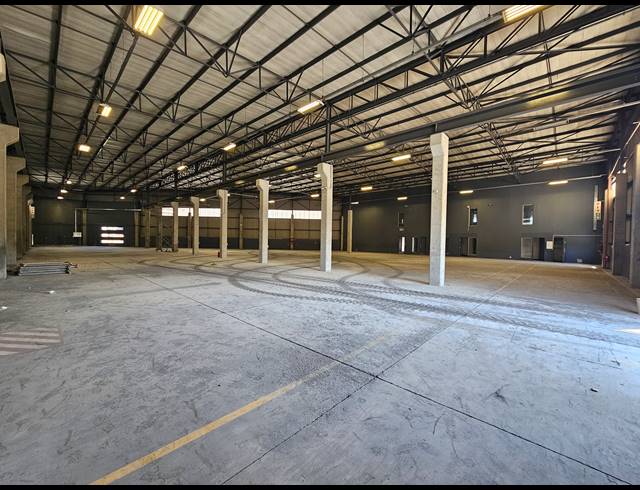2,600M² FACTORY FOR SALE IN LANSERIA